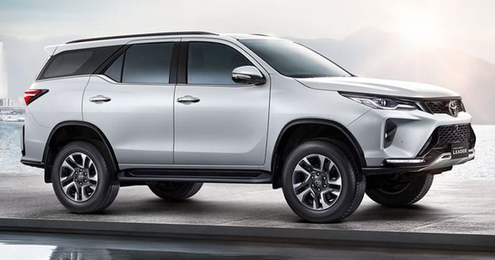 Toyota Fortuner 2023 ra mắt: Tăng giá, bổ sung trang bị, động cơ cải tiến so với Everest - Ảnh 1.