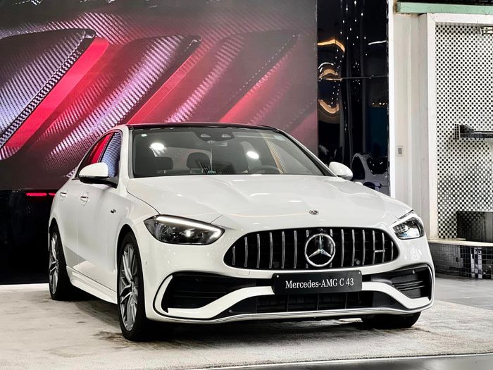 Hình ảnh thực tế của Merccedes-AMG C 43 lắp ráp giá 2,96 tỷ vừa về đại lý: Nhiều chi tiết khác bản thường, mạnh hơn Porsche 911 - Hình 1.