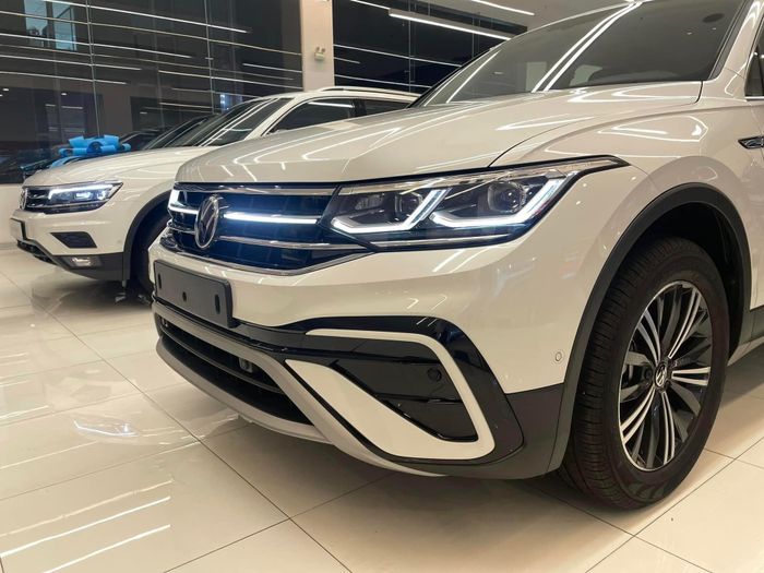 VW Tiguan 2023 giảm giá kỷ lục chỉ còn hơn 1,6 tỷ đồng tại các đại lý, rẻ gần bằng Kia Sorento - Hình 2.