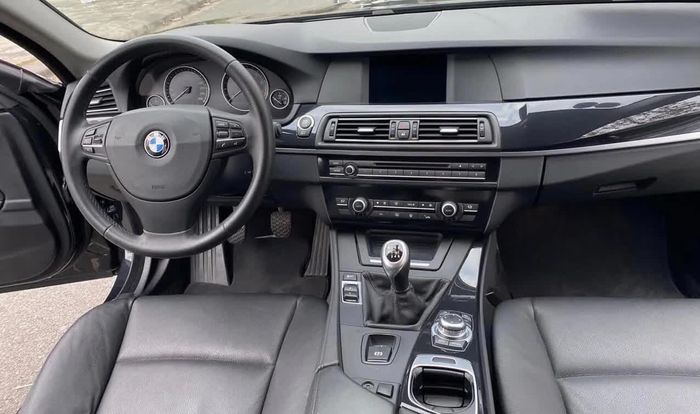 BMW 528i 2012 độc nhất tại Việt Nam với điểm nhấn đặc biệt: Được bán với giá 700 triệu đồng, có một lịch sử xe độc đáo - Ảnh 4.