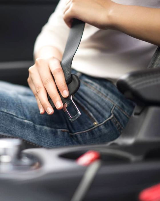 7 vị trí cực bẩn mà bạn cần phải làm sạch sâu trong xe của mình - Ảnh 2.