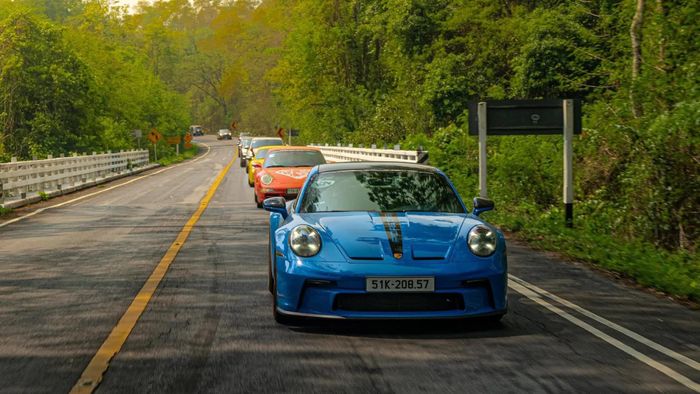 Cường Đô La lái Porsche 911 GT3 đến Bangkok: Chạy tay lái nghịch trên 100km/h, hoàn thành chặng 700km khủng nhất chuyến đi, có cảnh sát dẫn đoàn - Ảnh 4.