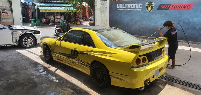 Xem Nissan Skyline hơn 20 năm tuổi bán đắt ngang ngửa Macan có gì? - Hình 2.