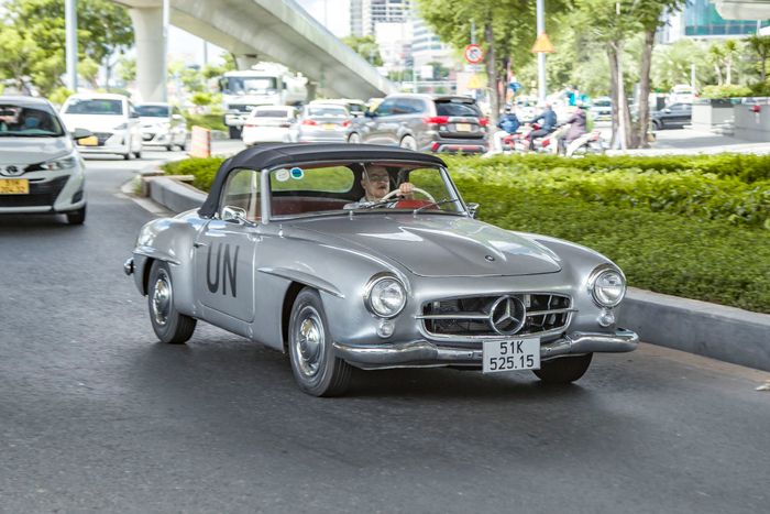 Bên trong khoang của Mercedes-Benz 190 SL mà ông Đặng Lê Nguyên Vũ sở hữu: Nhiều chi tiết đã được tái chế, và có thiết bị đặc biệt để đựng cà phê - Ảnh 12.