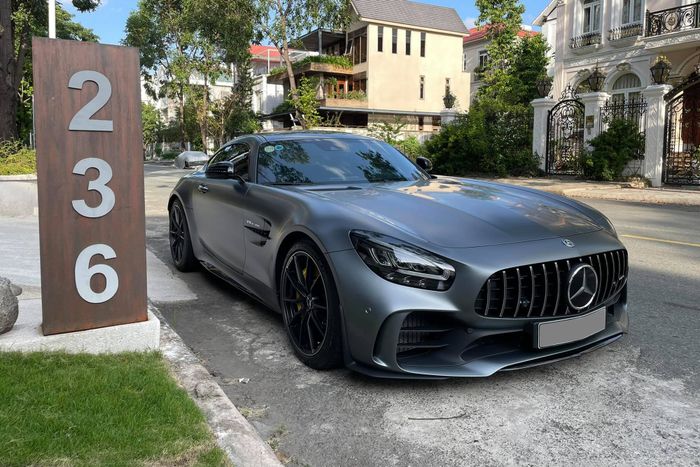 Xe Mercedes-AMG GT R hiếm có mới đi 1.400km, người bán chia sẻ: ‘Tiết kiệm gần 3 tỷ’ - Hình ảnh 2.