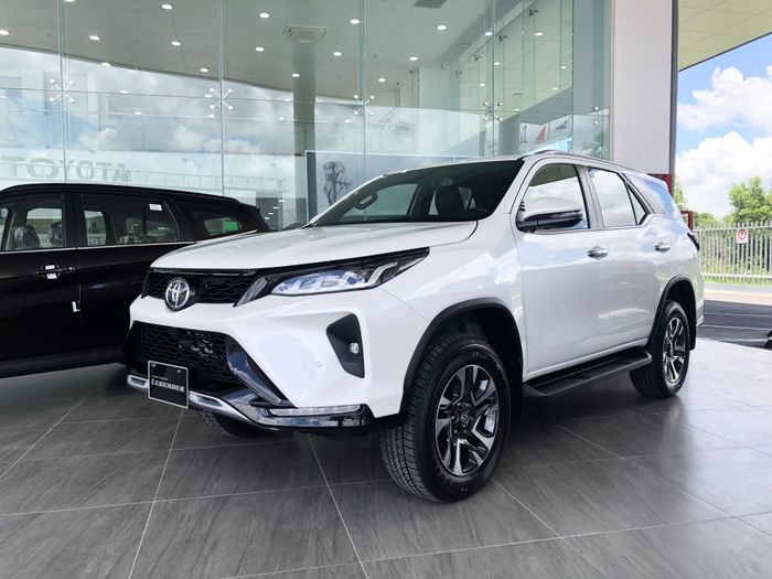 Toyota Fortuner 2023 sẽ ra mắt vào tháng sau, với hứa hẹn sẽ mạnh mẽ và tiện ích hơn trước khi chuyển sang thế hệ mới - Ảnh 3.