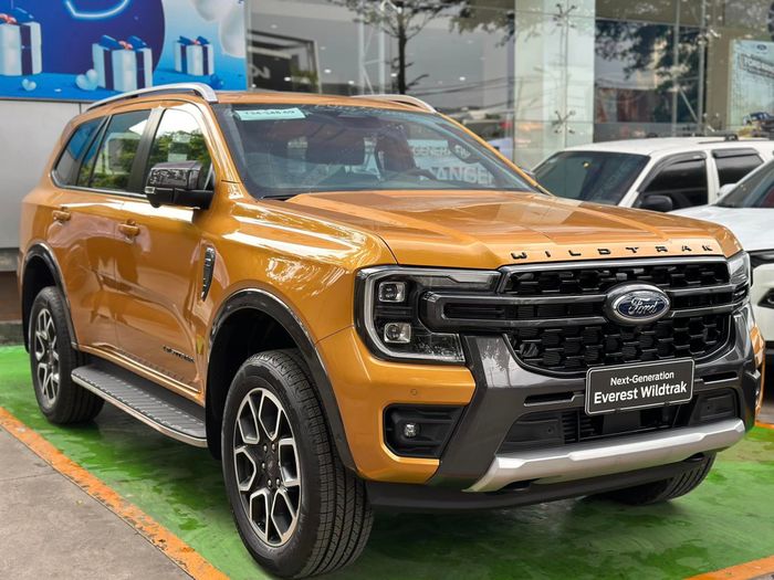 Ford Everest Wildtrak mới ra mắt đã giảm giá xuống dưới 1,45 tỷ đồng, quyết chiến với Fortuner, Santa Fe - Ảnh 3.