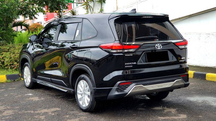 Bán hàng công khai tiếp nhận đặt cọc cho Toyota Innova 2023: Động cơ hybrid, gói an toàn Toyota Safety Sense, quyết đấu với Xpander - Ảnh 3.