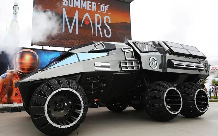 10 mẫu xe độc đáo không do các hãng xe sản xuất: Từ AK tới Boeing, NASA - Hình 6.