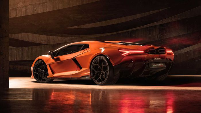 Lamborghini Revuelto chính thức ra mắt: Hậu duệ của Aventador, với công suất vượt trội hơn 1.000 mã lực.