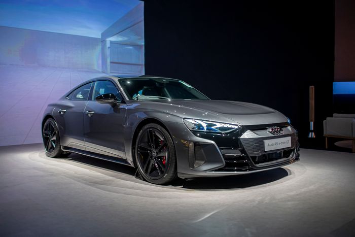 Audi RS e-tron GT sẽ đến Việt Nam vào giữa tháng này: Thậm chí đi xa nhất - Hình 1.