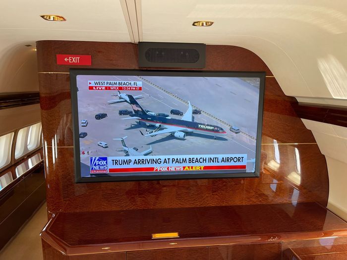 Boeing 757 mạ vàng của ông Donald Trump - Ảnh 7.