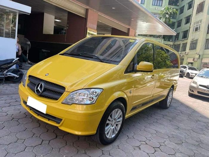 Thay vì mua xe nhỏ giá rẻ, chiếc Mercedes-Benz này không chỉ chở hàng mà còn 'sang trọng' hơn.