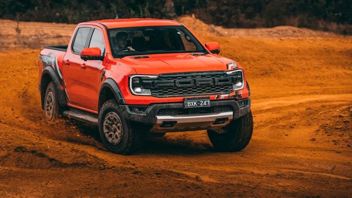 Hàng chờ mua Ford Ranger Raptor 2023 tại Australia kéo dài tới 2 năm rưỡi, một khách hàng chia sẻ thủ thuật 'nhảy bậc' - Ảnh 3.