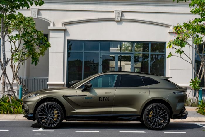 Siêu SUV Aston Martin DBX707 thứ ba đã lăn bánh tại Việt Nam, với giá gần 22 tỷ đồng - Ảnh 3.