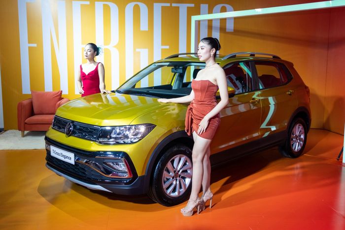 Loạt xe của Volkswagen đang được các đại lý giảm giá mạnh: Teramont giảm giá tới 200 triệu đồng, và cả Virtus mới ra mắt cũng nằm trong danh sách này.