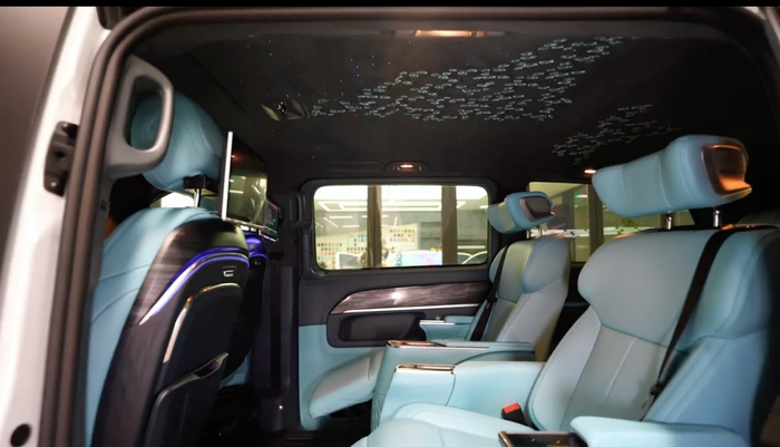 Chưa thoả mãn với trang bị gốc, một bà mẹ trẻ ba con đã biến đổi chiếc Mercedes-Benz V-Class theo phong cách thương gia độc đáo - Ảnh 3.