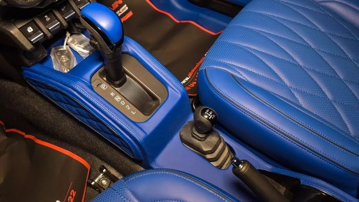 Suzuki Jimny tỏa sáng với phong cách Brabus G-Class để thu hút sự chú ý của các đại gia dầu mỏ Trung Đông - Ảnh 14.