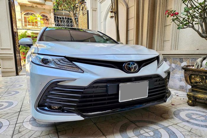 Toyota Camry đã lăn bánh 1.600 km và được rao bán với giá gần bằng xe mới: Cộng đồng mạng nói 'mua xe mới cho đẹp', còn được 'mùi xe mới' - Ảnh 5.
