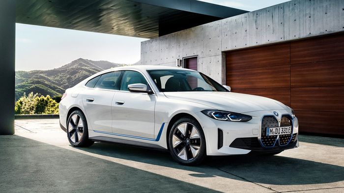 Xe Xanh: THACO đột ngột mang về hai mẫu xe điện BMW i7 và BMW i4 - Ảnh 2.