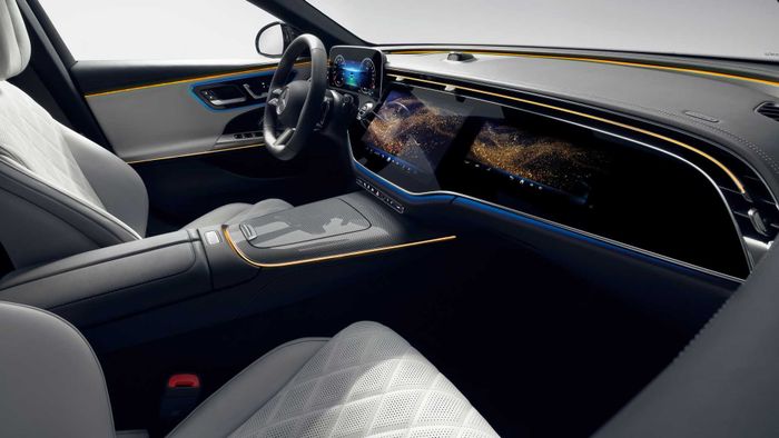 Mercedes-Benz ra mắt nội thất mới của E-Class với màn hình siêu lớn, tích hợp TikTok và camera selfie mặc định - Ảnh 11.