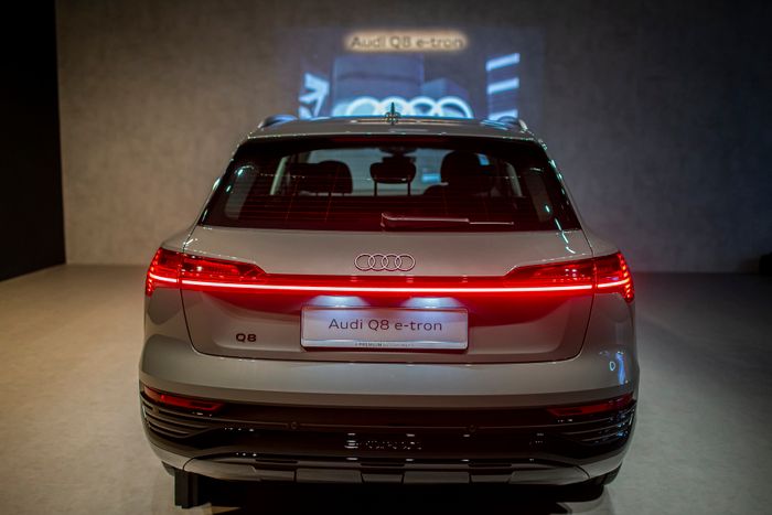 Xem gần hơn Audi Q8 e-tron 2023: Sẽ ra mắt sớm tại Việt Nam, đã có hàng chục đơn đặt hàng - Ảnh 8.