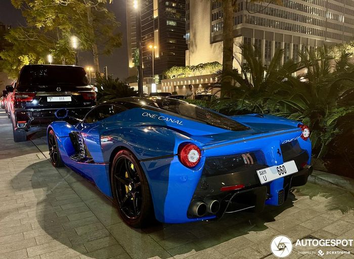 Duy nhất tại Dubai: Siêu xe Ferrari trị giá 5 triệu USD được sử dụng để... quảng bá bán nhà - Ảnh 2.