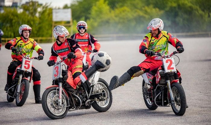Chơi bóng trên xe máy - Môn thể thao không dành cho những ai sợ mạo hiểm - Ảnh 12.