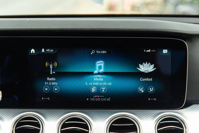 Chiếc Mercedes-Benz E 180 này sẽ giúp người mua tiết kiệm hơn 300 triệu đồng mà vẫn là chủ nhân đầu tiên và sở hữu chiếc xe hoàn toàn mới - Xem hình 11.