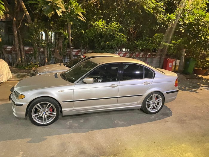 Bán bộ đôi BMW E46, giá 380 triệu, chủ xe tự tin: 'Tặng kèm Honda Air Blade, mua chơi chán đảm bảo mua lại đúng giá bán' - Hình 3.