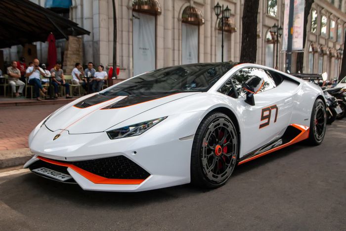 Lamborghini Huracan với gói độ độc đáo tại TP.HCM, số tiền để nâng cấp đã đủ mua một chiếc Toyota Camry 2.0G - Ảnh 1.