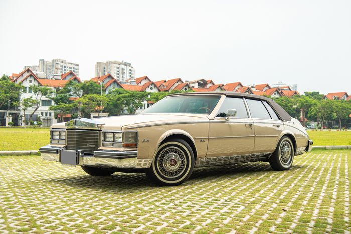 Tôi lái thử chiếc Cadillac gần 40 tuổi: Động cơ V8 'gào' to, điều hòa làm mát tốt hơn cả Honda City - Hình 2.