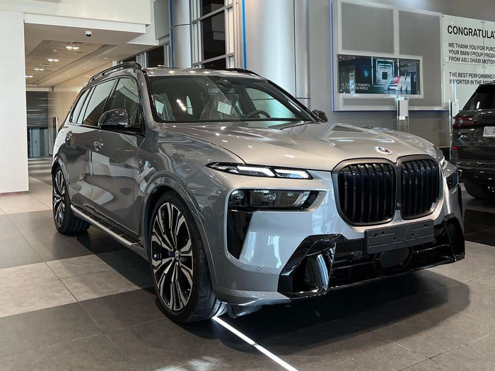 BMW X7 2023 chính thức ra mắt thị trường Việt Nam trong tháng này, giá khởi điểm từ 6,299 tỷ đồng cho 2 phiên bản, đắt hơn cả Mercedes-Benz GLS một khoản tiền khá lớn - Hình 2.