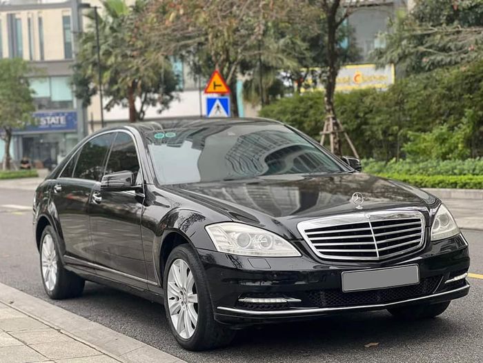Thay vì chọn Corolla Altis 'cơ bản', hãy xem xét chiếc Mercedes-Benz S 300 này với nhiều tiện nghi hơn - Ảnh 2.
