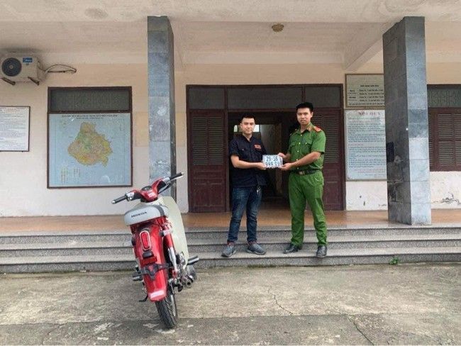 “Những đôi bàn tay khéo léo bấm biển số xe đẹp”: Từ đại gia Hải Dương đến chủ tịch xã, dù được trả giá tỷ đồng, họ vẫn không bán - Ảnh 3.