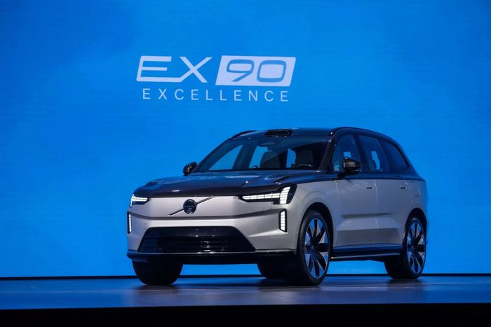 Volvo EX90 Excellence lần đầu tiên xuất hiện, đối đầu trực tiếp với Maybach EQS680.