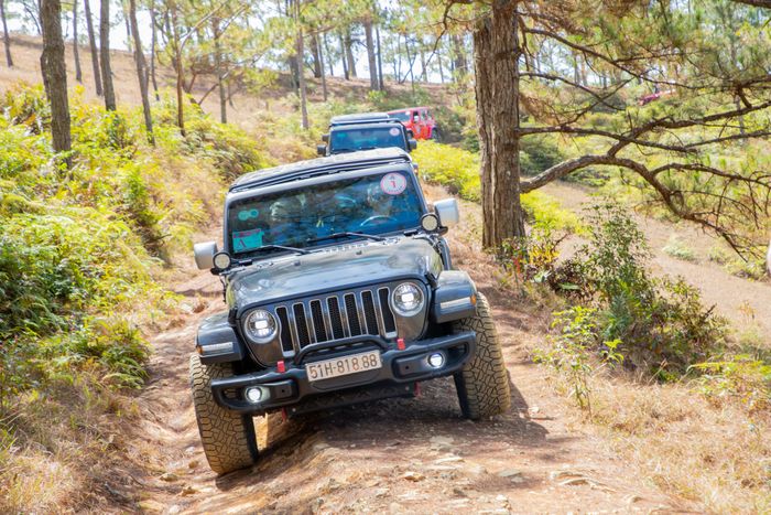 Đoàn xe Jeep chinh phục cung đường TP.HCM - Đà Lạt: Vượt qua đồi núi như trên quốc lộ - Ảnh 4.
