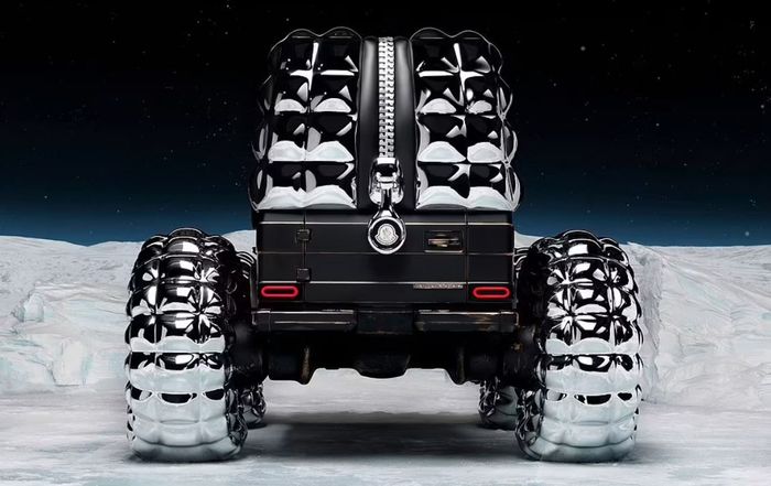 Mercedes-Benz hợp tác với nhãn hiệu thời trang hàng đầu của Italy để đưa ra phiên bản xe sang trọng 'mặc áo phao' - Ảnh 3.