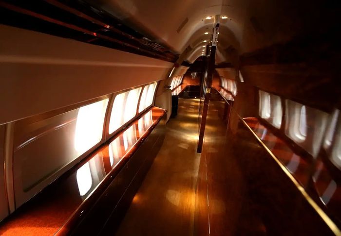 Boeing 757 mạ vàng của ông Donald Trump - Ảnh 11.