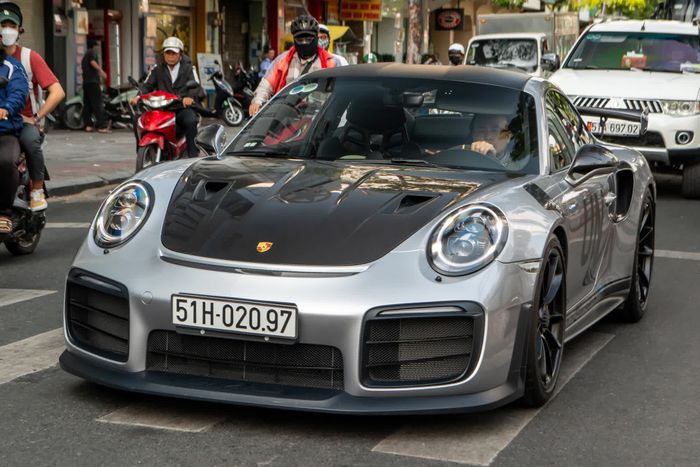 Lần đầu tiên, ông Đặng Lê Nguyên Vũ chia sẻ về siêu phẩm Porsche 911 GT2 RS: 4 năm, 76km, thậm chí còn có phần chưa mở tem - Ảnh 10.