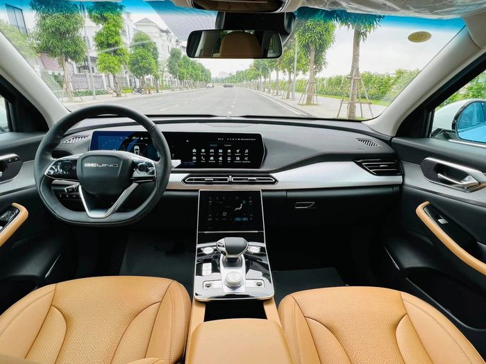 Beijing X7 giảm giá lần đầu tiên tại Việt Nam, chỉ còn 718 triệu đồng, cạnh tranh với Sportage nhưng vẫn giữ mức giá tương đương với Seltos.