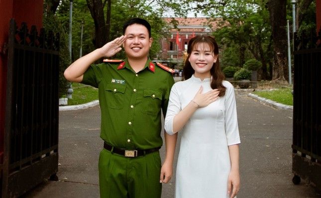 Bộ sưu tập hình cưới độc đáo của anh lính cứu hỏa - Ảnh 7.
