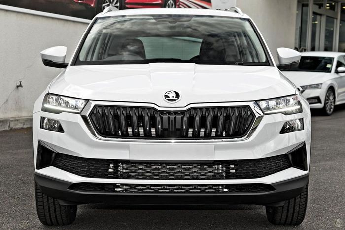 Skoda Karoq sẽ xuất hiện lần đầu tiên tại Việt Nam: Cùng kích thước nhưng có thể cạnh tranh về giá với Corolla Cross, dự kiến sẽ ra mắt trong tháng này - Hình 6.