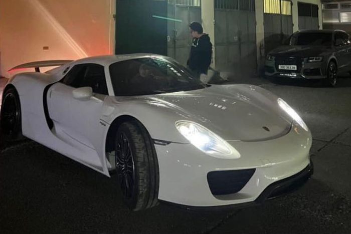 Porsche 918 Spyder của ông Đặng Lê Nguyên Vũ bất ngờ xuất hiện tại Hà Nội, và lý do cho điều này đã sớm được tiết lộ.