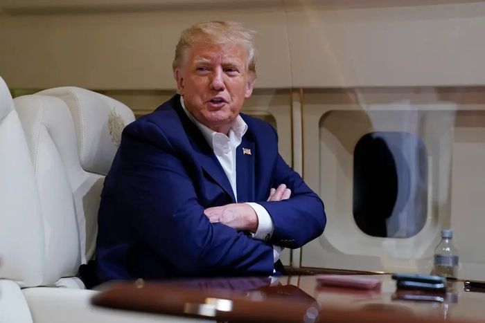 Boeing 757 mạ vàng của ông Donald Trump - Ảnh 12.