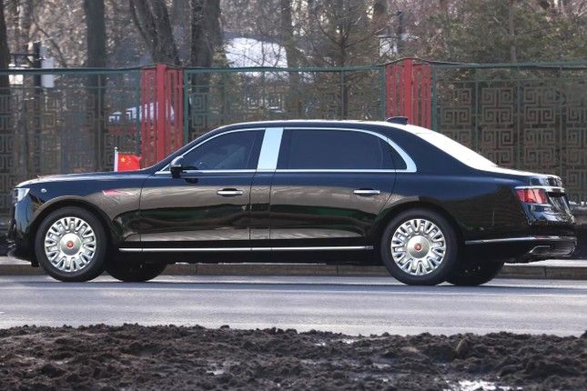 Xem gần chiếc limousine Hồng Kỳ được Tổng Bí thư Trung Quốc Tập Cận Bình sử dụng trong chuyến thăm Nga - Ảnh 2.