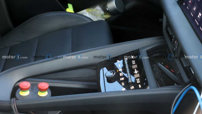 Porsche Macan 2024 hé lộ nội thất hiện đại chưa từng có, với nhiều chi tiết được thừa hưởng từ Cayenne và Taycan - Ảnh 3.