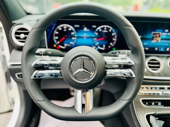 Mercedes-Benz E 300 2022 được niêm yết với mức giá hấp dẫn, chỉ gần nửa tỷ đồng mặc dù vừa hoàn tất chặng đường rốt-đa - Ảnh 5.