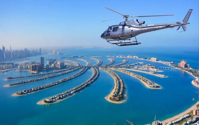 Kiếm tiền nhanh chóng như cơn gió, giới giàu Dubai không chần chừ: Thuê máy bay để đề phòng tai nạn, cây ATM phải “nhả ra vàng” - Ảnh minh họa 1.