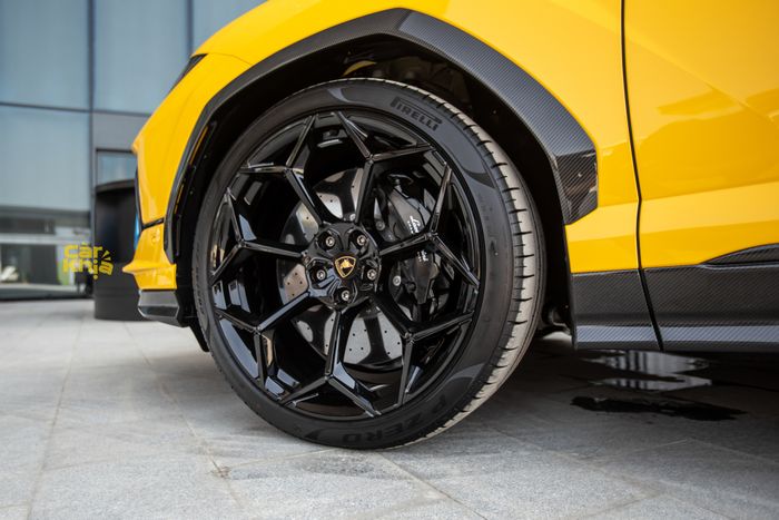 Lamborghini Urus Performante ra mắt: Siêu SUV mới cho giới nhà giàu Việt - Ảnh 6.